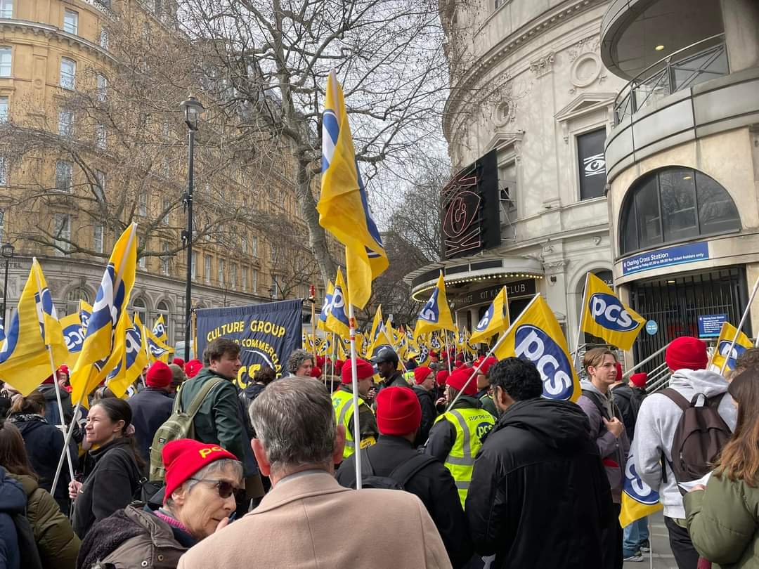 USPSriLanka's tweet photo. We stand in solidarity with everyone who is participating in the #BudgetDayStrike in the UK.

#lka #SriLanka #UK #March15th #CostOfLivingCrises #ToriesOutNow https://t.co/Q4XsGiYxA2