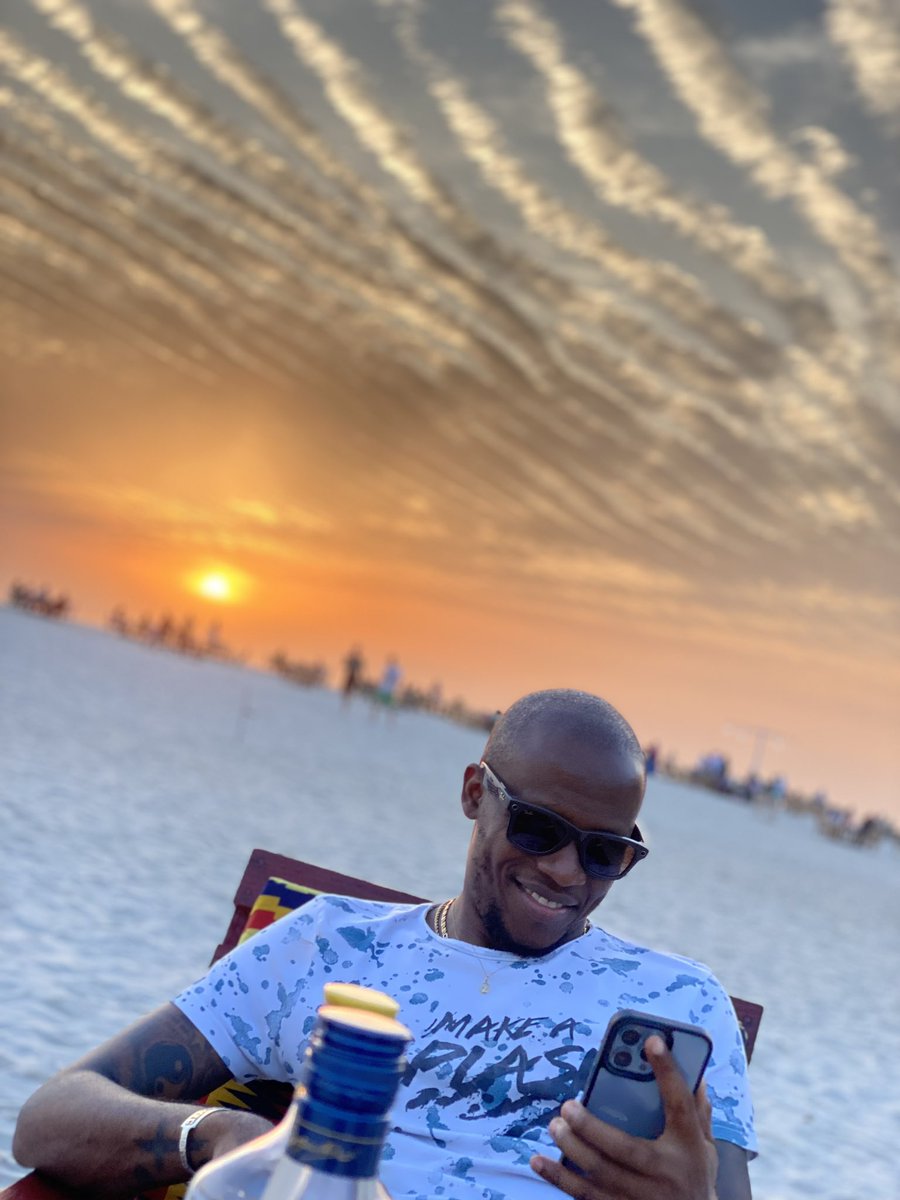 BankOnGreene's tweet photo. The sun and I. https://t.co/ILU6Gp71dj