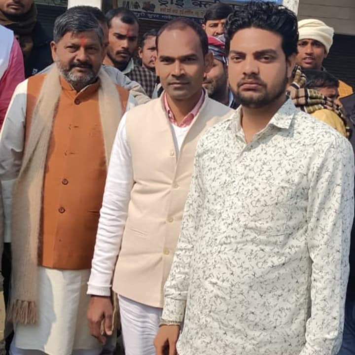 TIWARINEERAJBJP's tweet image. @ram_chandra4bjp 
विनम्र व कर्मठ व्यक्तित्व के धनी एवं रुदौली विधानसभा
क्षेत्र से लोकप्रिय विधायक मा0 श्री रामचन्द्र यादव जी,आपको जन्मदिन की अनंत शुभकामनाएं। 
प्रभु श्रीराम जी से प्रार्थना है कि आप दीर्घायु हों और
सदैव स्वस्थ एवं प्रसन्न रहें। #RamchandraYadav
#नीरज_पंडित_बीजेपी