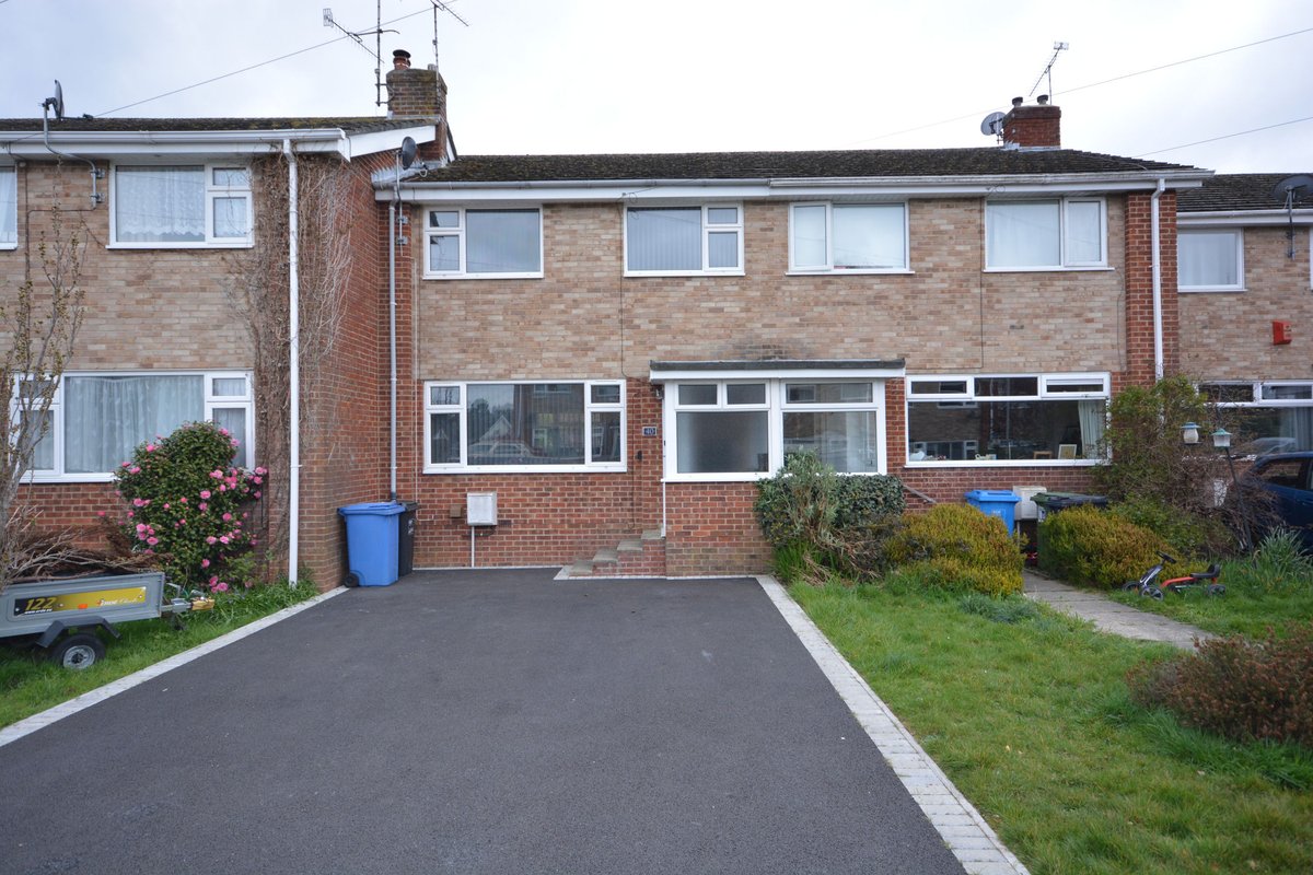 Refurbished and no forward chain £375,000 #broadstone