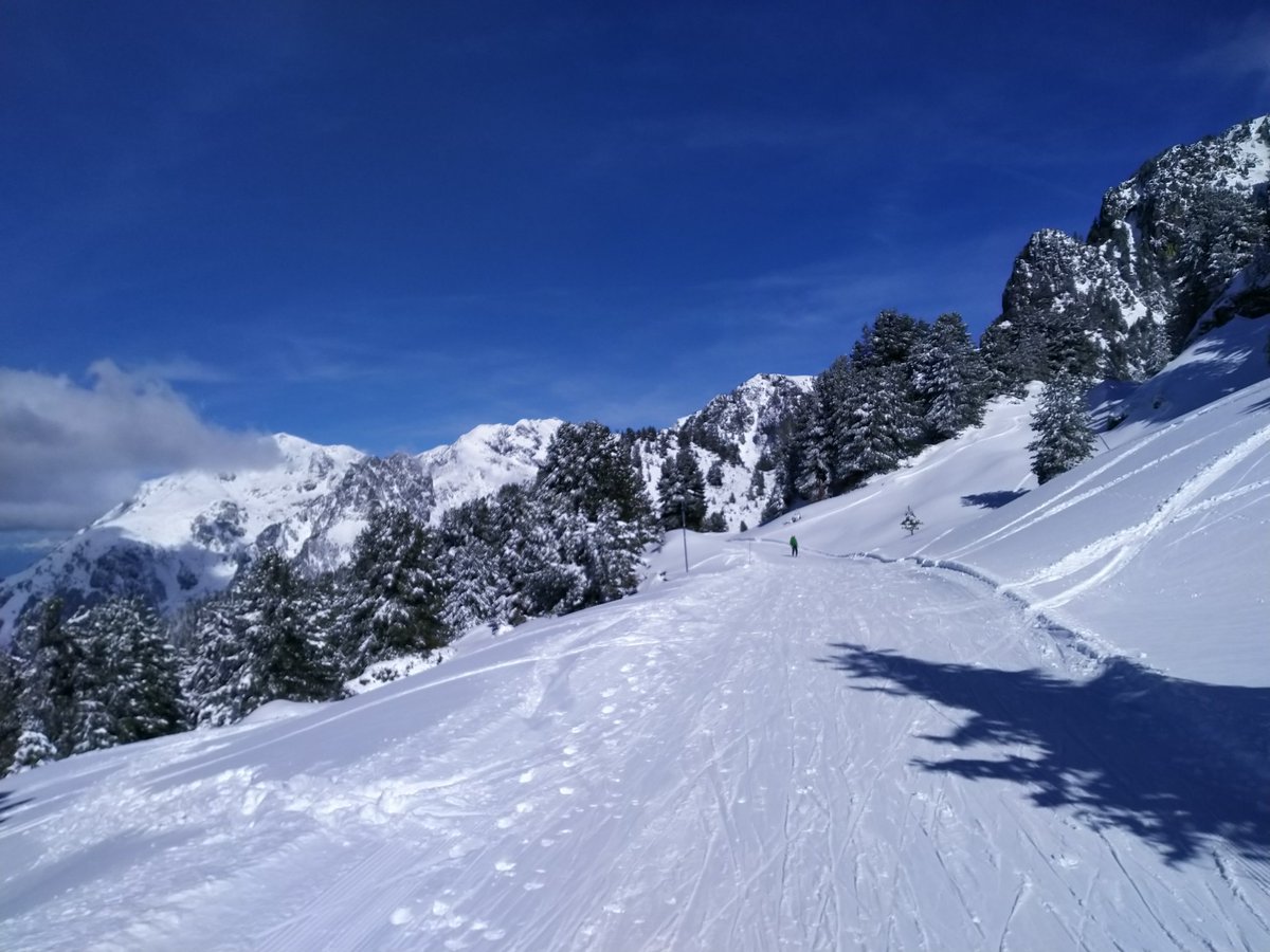ChaletLaunael's tweet photo. Environ 20 cm de neige fraîche sur le couloir de Casserousse et le retour P2... ❄️ #Chamrousse #ski #snowboard #snowboarding #snow #powderalert #poudreuse #Alpes #AlpesIsHere #Dauphiné #Belledonne #neige #skiresort #soleil ☀️ https://t.co/TPTNBOHe87