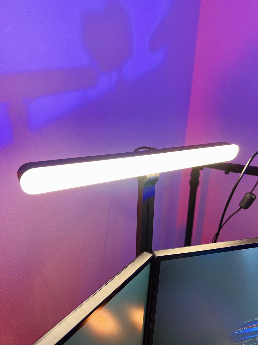 MarcelladeBie's tweet photo. Another closeup of one of the products I use for my setup! This time about the @logitechc Litra Beam! You can adjust the temperature & brightness and it gives the perfect light! 🥰🔥
•
•
•
#ad #proudpartner #LogitechForCreators https://t.co/hnZMkndMgT