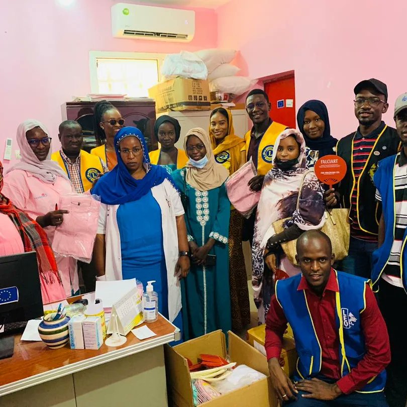 LC_NkcDoyen's tweet photo. #don #medicaments à un dispensaire #journeeinternationaledesdroitsdesfemme #8mars #InternationalWomensDay #merci #Solidarity #mobilisation @yamlikakane20 @yasser76 @daikiteyacouba @Djisa357 @Rim_nbh @hacenomz1 @AhmedBadiane1 @basseydi #Mauritania https://t.co/2FwFuLGvIA