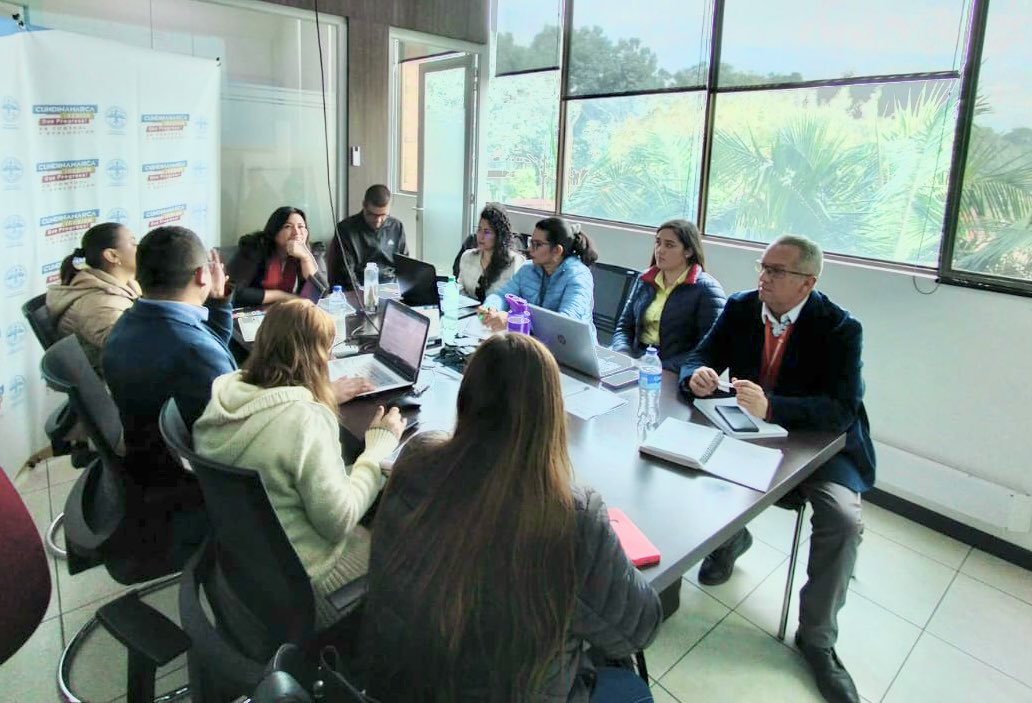 ControlIntCund's tweet photo. ¡Se acerca el primer 🔄 de Auditorías basadas en riesgos y con enfoque de empalme - 2023! 🤓🙌🏻 Es por eso, que nuestro equipo Auditor avanza en mesas operativas de aprobación de la Planeación. 🧠  Hoy se aprueba la Auditoría a efectuar en @SecAsuntosCund. ✅ #RegiónQueProgresa https://t.co/xf5Ku3huoY