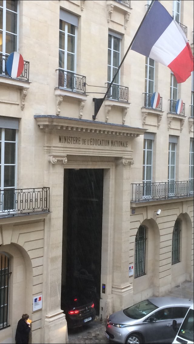 nneChiardola's tweet photo. 3 ans à la DNE/DGESCO rue de grenelle, fière du travail accompli. Ce n’est qu’un au revoir! 🙏🏼 pr les belles rencontres qui maintiennent en mentalité de croissance #DRAN/DAN #IENnum #CPDnum #eRUN #IAN #experts #TeamPE. Cap sur le Sud! https://t.co/5XjXT1XJZG