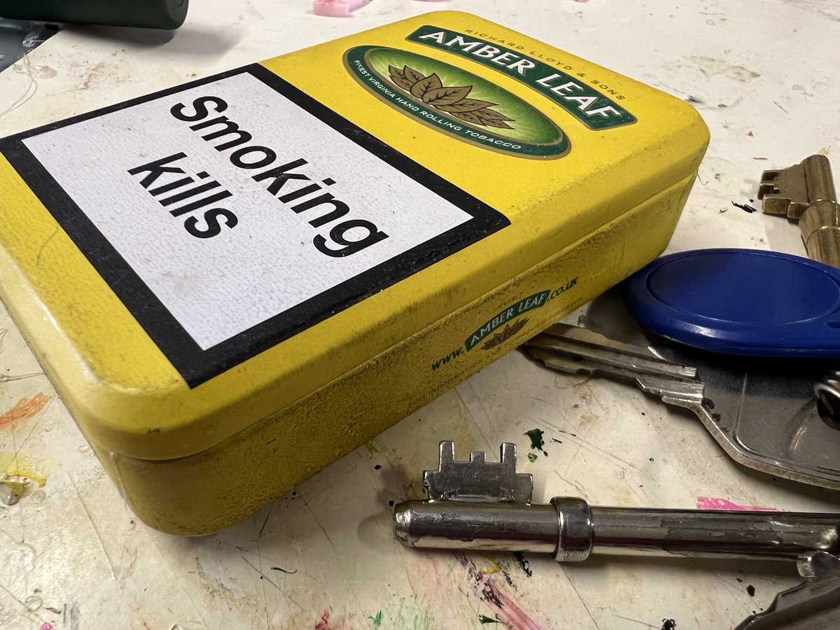 phillipoKneen's tweet photo. Artwork in progress- I knew these old tins would come in handy, one day 😂 #3Dartist #art #WorkinProgress #modernart #amberleaf https://t.co/zXctU5mzCW