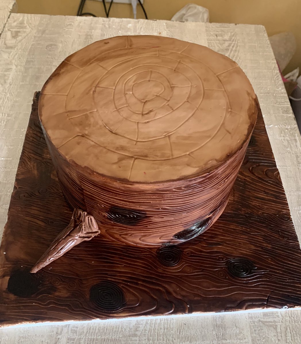 Phlossy18's tweet photo. Client:- I want a Cake for a Plank dealer

Me:- Say no more ma'am 👇 

Everything except the happy birthday is edible

If you come across this Cake pics(woodbeffect) 🔥 on your timeline please retweet 🙏 God bless you🙏👏
@Jomilojju @mistarfly @InsideOsogbo @Inside_Ilesa https://t.co/x19yXD4hag