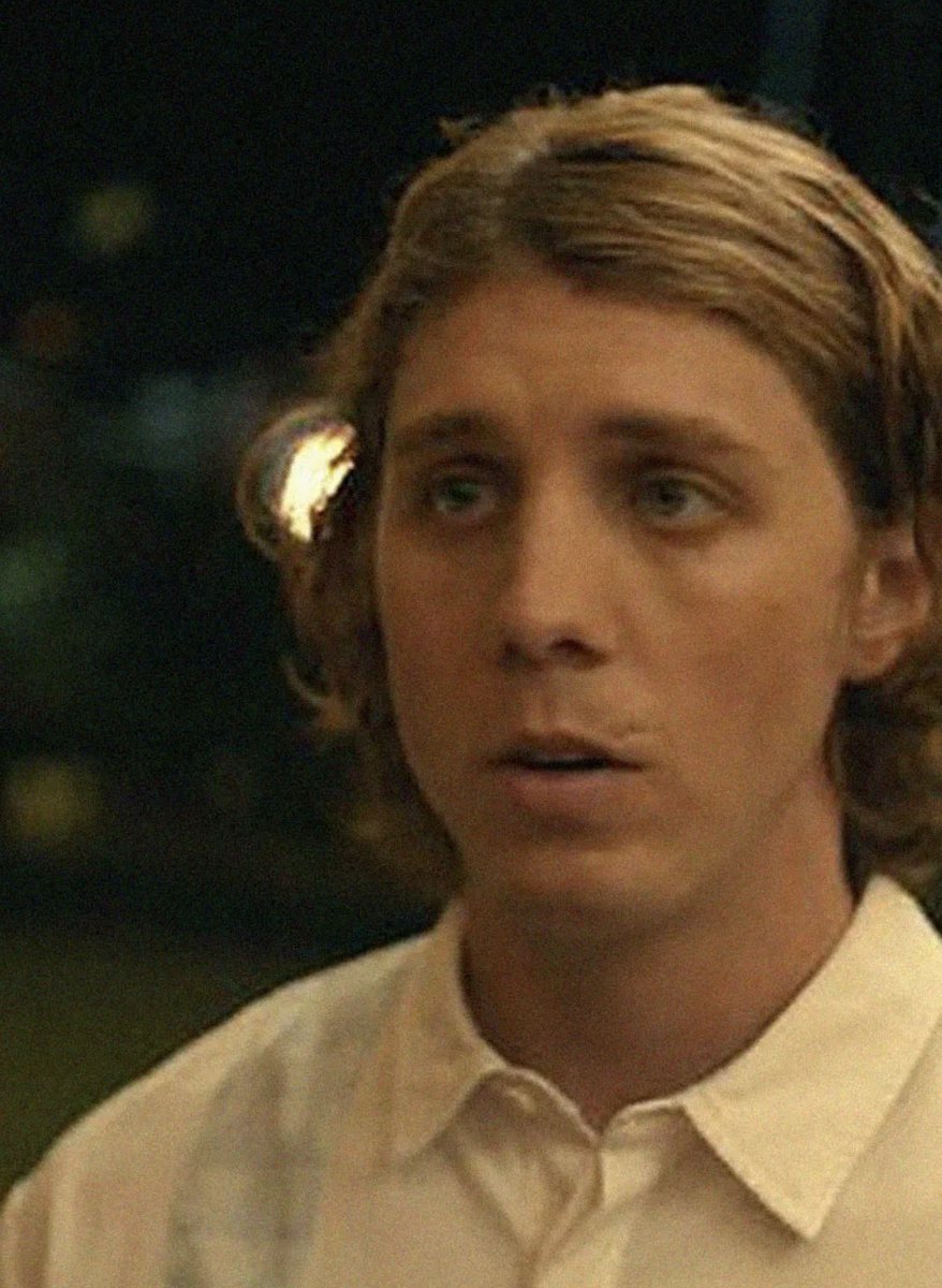 msmarymorgan's tweet image. Am I the only fucking idiot just realizing this #whitelotus #YouNetflix