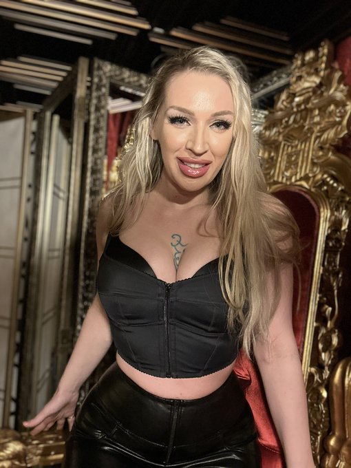 TW Pornstars Seattle Dominatrix Ruby Enraylls. The latest pictures