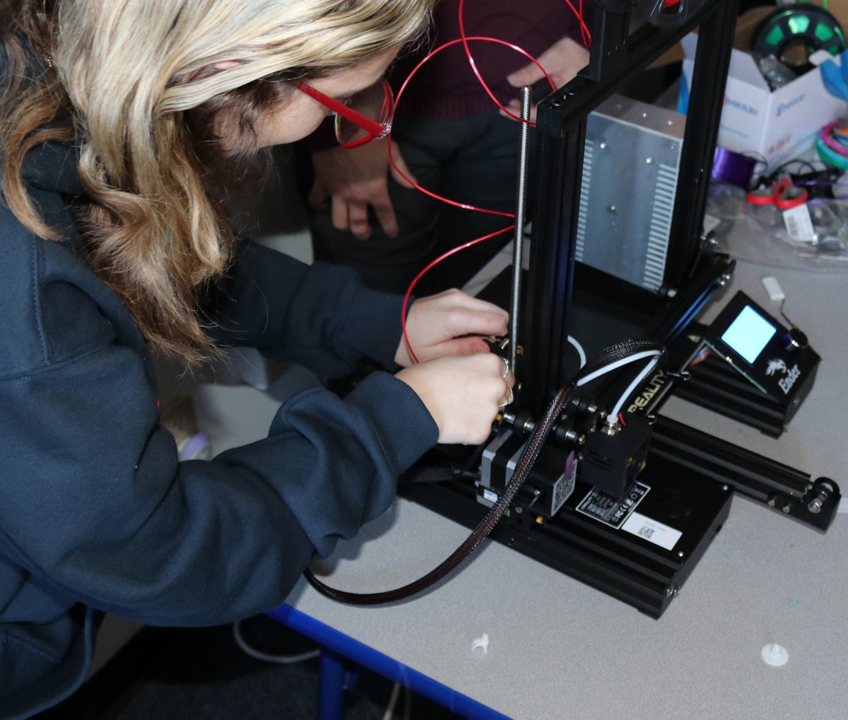 dmtcsc's tweet photo. Introduction to Teaching students are learning how to correctly load filament in the 3D Printer. #intrototeaching #3DPrinting #DMTCPrepares https://t.co/2PQrjsw4SQ