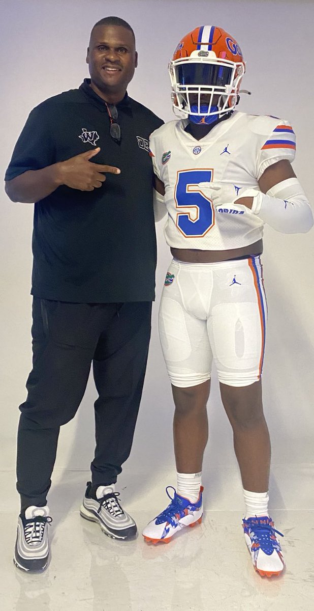DerekLagway1's tweet image. Proud of you nephew @T3rriLawrence Keep working hard!!! FOE!!! 💪🏾#4theDub #RecruitWillis