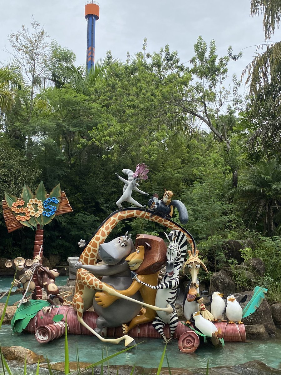 eualexleal's tweet photo. Killing the nostalgia of being a child.🧸🎠🎢 

#BetoCarrero #BetoCarreroWorld #CrazyRiver #Madagascar #Penha #PenhaSc #SantaCatarina #SantaCatarinaFotos #SC https://t.co/A4ejp3gecF
