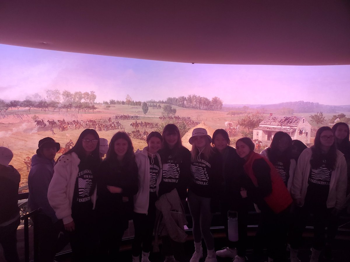 CUYHTSDC23's tweet photo. The view from inside the cyclorama. The painting is 42 feet tall and 377 feet around. https://t.co/p674kHcyFp