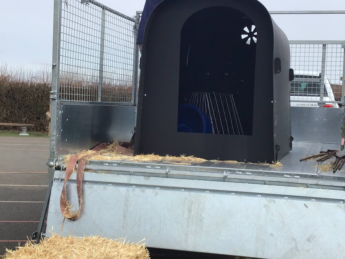 YaxhamPrimary's tweet photo. Exciting delivery today! Can’t wait for Monday 🐑 Getting ready for #LearningaboutLivestock
@ffdt_uk @rbst_easg @theCLANTRUST @CVP_FarmVets https://t.co/KfaEY0Dkh5