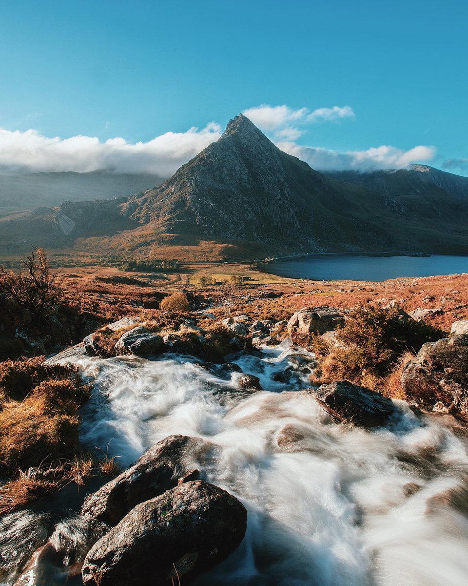 BookitlistCo's tweet photo. Mount Tryfan, one of Wales' tallest mountains, beautifully captured by Welsh #photographer Neil Thomas

Think you've got what it takes to scale Wales' 15 tallest mountains in a single day? Then join us on our #Welsh3000s #adventure!

👉https://t.co/3sEz7anrhR https://t.co/Y0vKLkaFXo