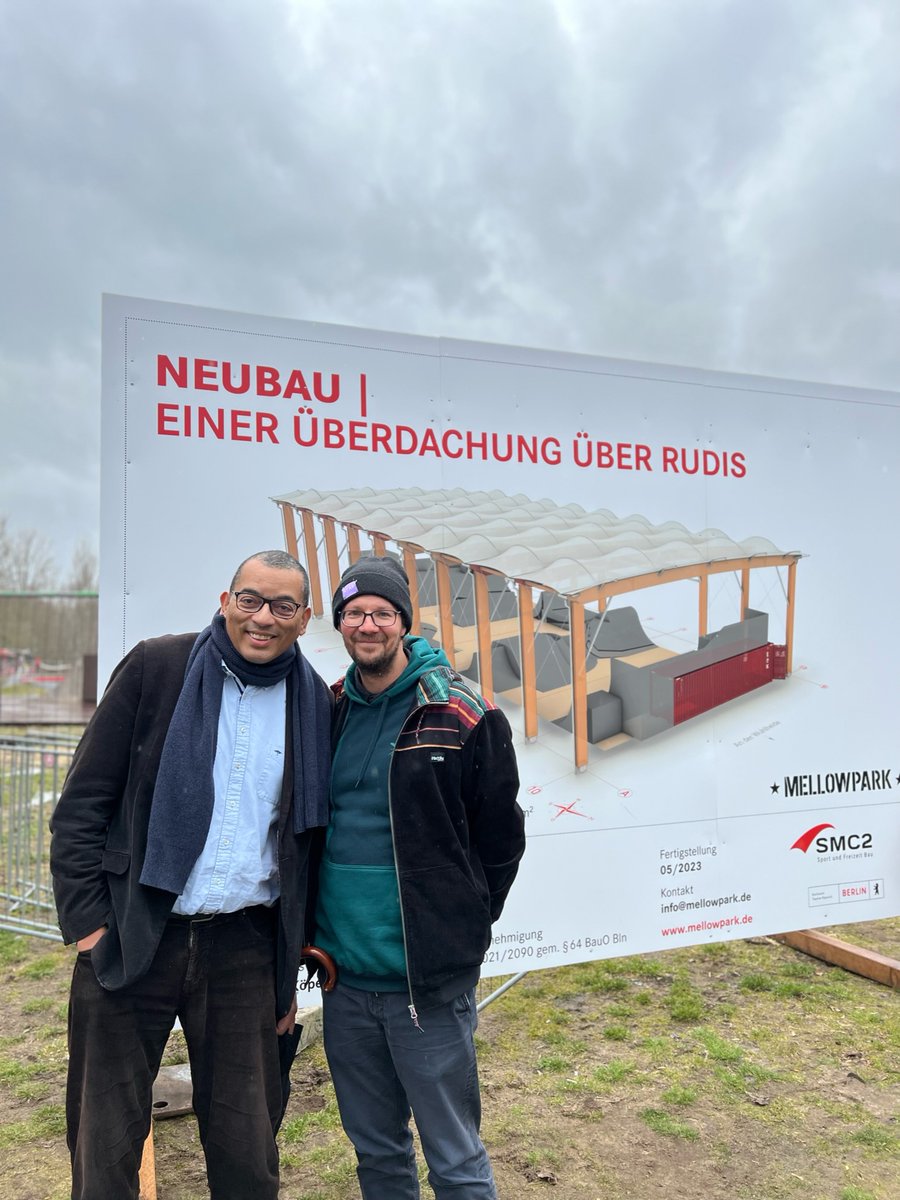 RobertSchaddach's tweet photo. Dem #Sport werde ich auch nach meiner Zeit als Abgeordneter verbunden bleiben! Es freut mich sehr, dass gemeinsame Großprojekte (13 Mio. €) weiter umgesetzt werden. Die Ehrenmitgliedschaft im @Mellow_Park rührt mich sehr, es ist meine erste Ehrenmitgliedschaft überhaupt😊 https://t.co/2V1EmTfKvk