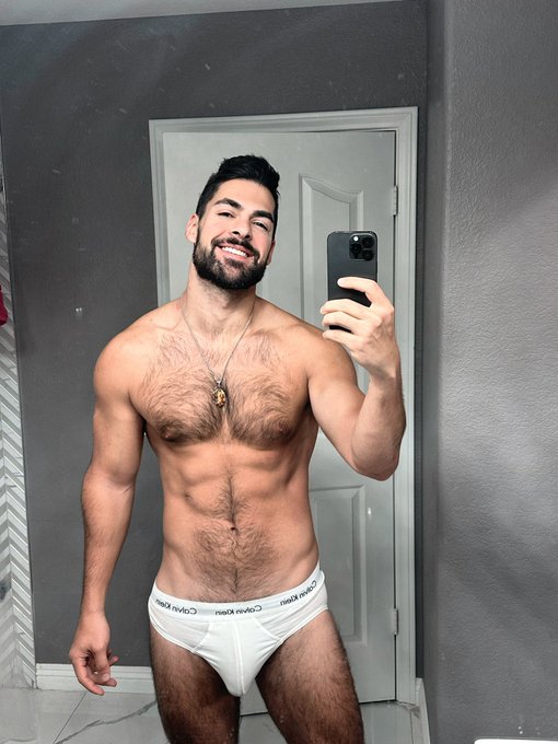 Starts every morning with a smile❤️🤩 RT if you plan on smiling today🤩 https://t.co/fEQSvQoW8l