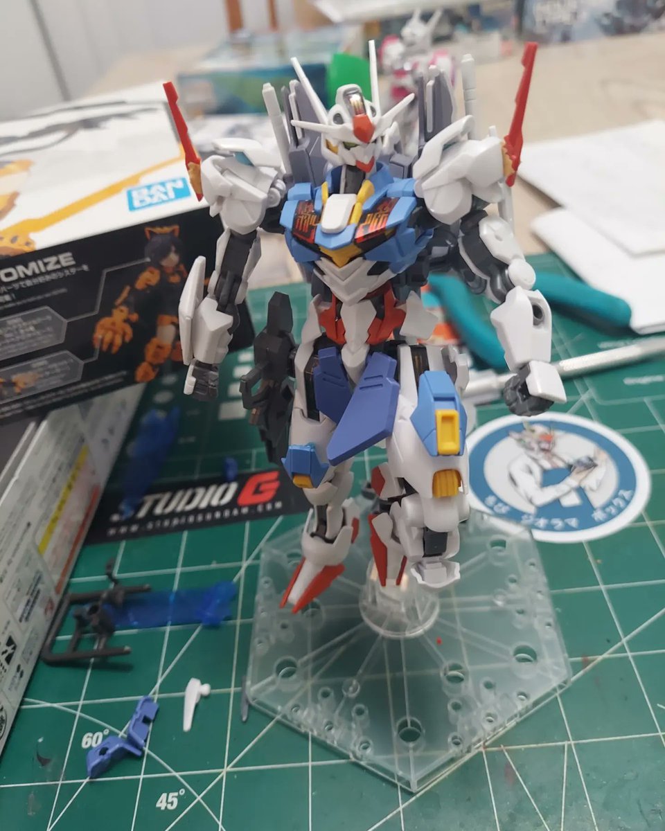 Nenjis2's tweet photo. Made some progress on Faerie last night.

I'm trying to change up the armor a little bit.

Gonna make slots for the shoulder funnels to slide into the thighs.

#krowsama #buildfighters #gunpla #kitbash #aerialgundam #witchfrommercury https://t.co/eQIoiMOy43