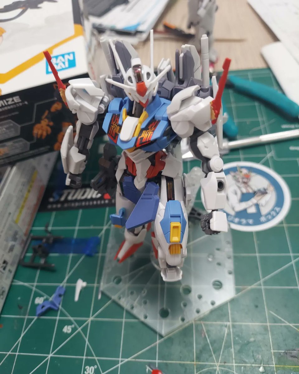 Nenjis2's tweet photo. Made some progress on Faerie last night.

I'm trying to change up the armor a little bit.

Gonna make slots for the shoulder funnels to slide into the thighs.

#krowsama #buildfighters #gunpla #kitbash #aerialgundam #witchfrommercury https://t.co/eQIoiMOy43