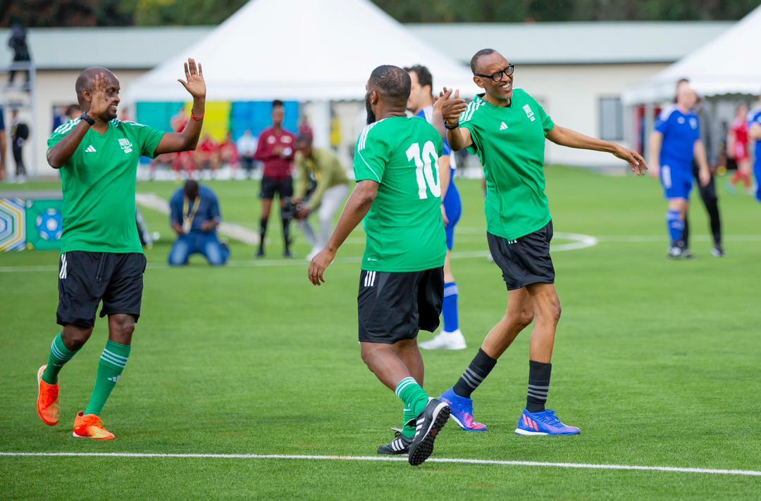 Samishimwe's tweet photo. #FIFACongress Delegation football tournament
FT #TeamRwanda & #AfricanLegends 3-2 #TeamFIFA (All #RwandaAfrica three goals scored by Jay Jay Okocha @IAmOkocha
)
📸: @mosesniyonzima/ @kigalitoday https://t.co/AGcJ3zCUTE