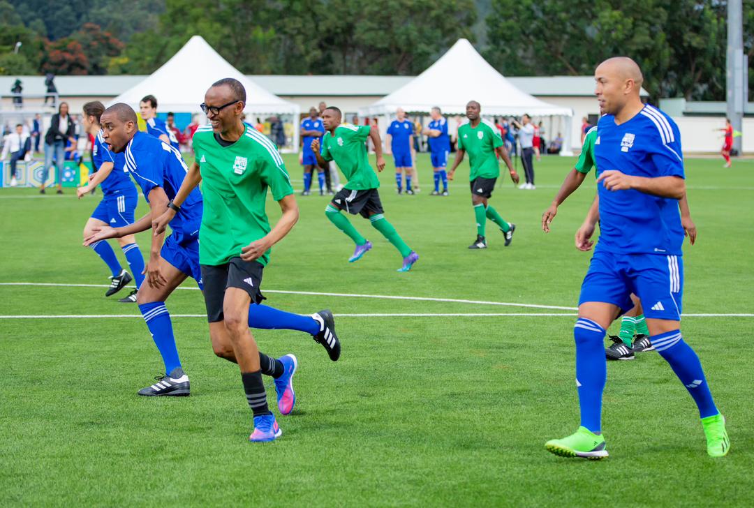 Samishimwe's tweet photo. #FIFACongress Delegation football tournament
FT #TeamRwanda & #AfricanLegends 3-2 #TeamFIFA (All #RwandaAfrica three goals scored by Jay Jay Okocha @IAmOkocha
)
📸: @mosesniyonzima/ @kigalitoday https://t.co/AGcJ3zCUTE