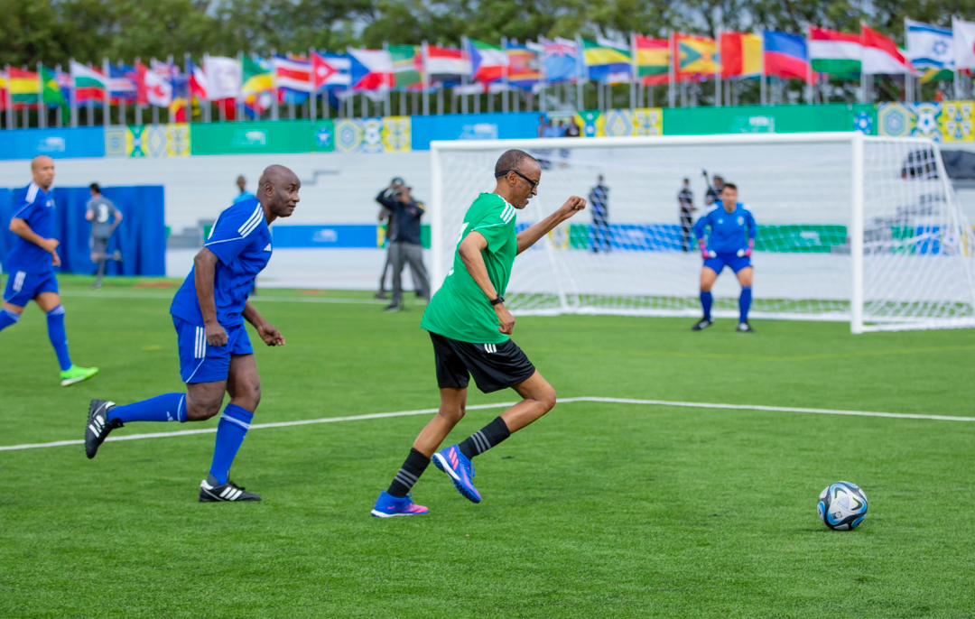 Samishimwe's tweet photo. #FIFACongress Delegation football tournament
FT #TeamRwanda & #AfricanLegends 3-2 #TeamFIFA (All #RwandaAfrica three goals scored by Jay Jay Okocha @IAmOkocha
)
📸: @mosesniyonzima/ @kigalitoday https://t.co/AGcJ3zCUTE