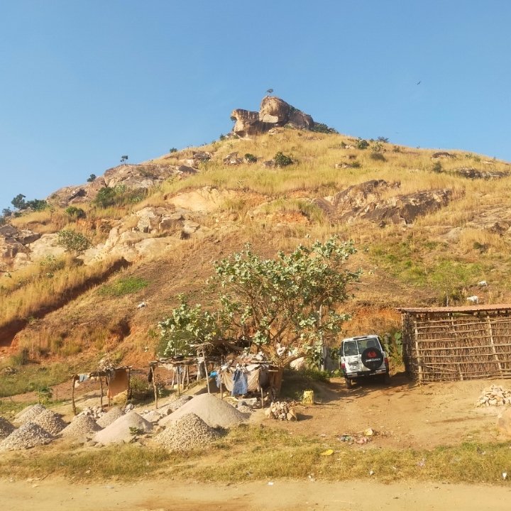 geosss22's tweet photo. People living around Jebel Kujur &amp; Jebel lemon are prone to risk of Landslide&amp;quake cause by human activities like Rock quarry G'vt should intervene by resettling p'ple in those areas or human activities should stop immediately to avoid future catastrophe esp during rainy season. https://t.co/Ke59VJpRIV