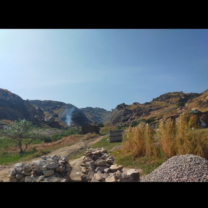 geosss22's tweet photo. People living around Jebel Kujur &amp; Jebel lemon are prone to risk of Landslide&amp;quake cause by human activities like Rock quarry G'vt should intervene by resettling p'ple in those areas or human activities should stop immediately to avoid future catastrophe esp during rainy season. https://t.co/Ke59VJpRIV
