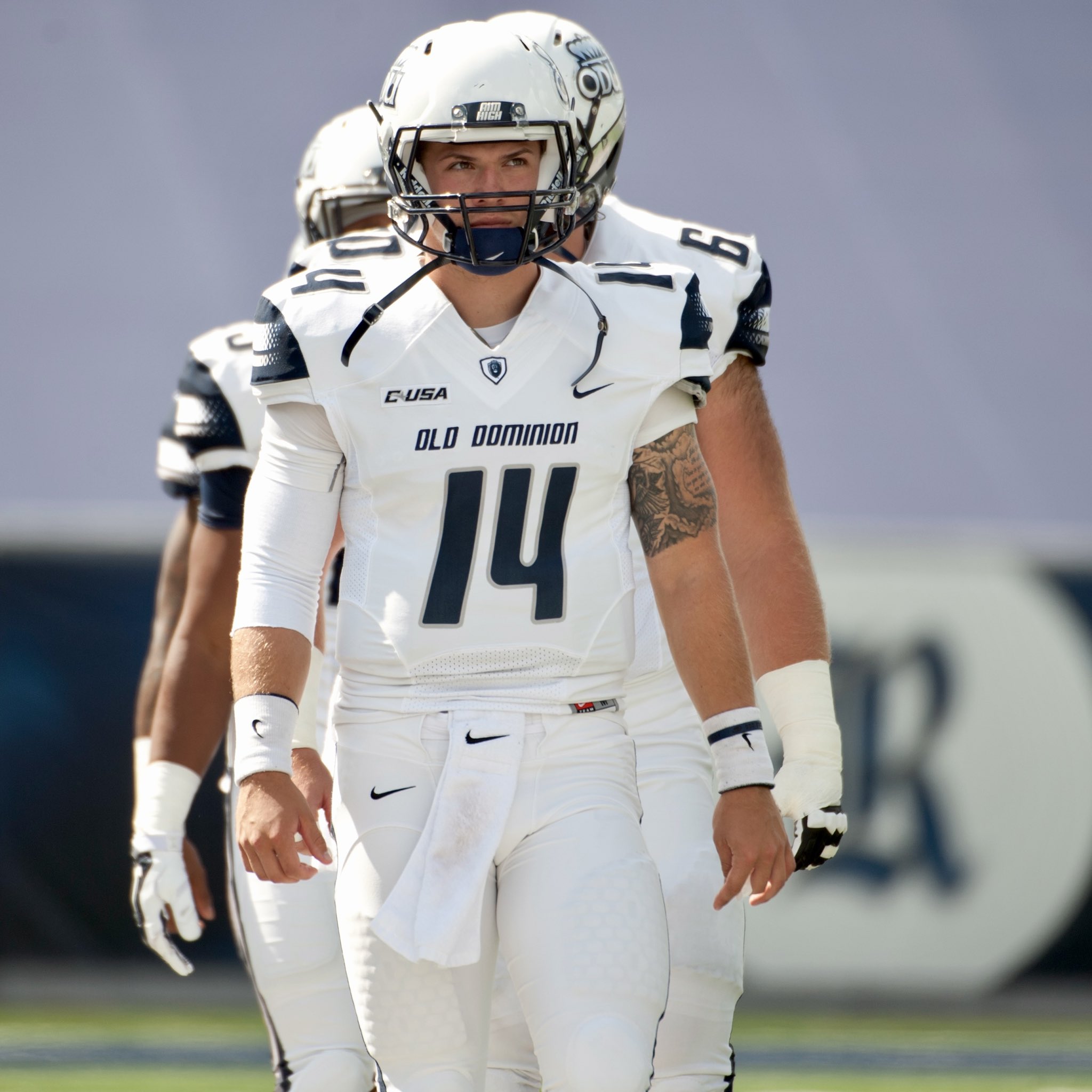 Tbate | shadow monarch. Легенда монарх. Ли мин хо на коне дорама король. Ли мин хо король вечный монарх фото. Легенда монарх.