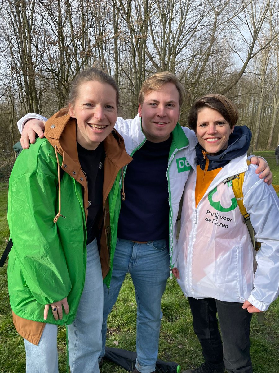 Afgelopen zondag was de demonstratie in Vlietland Noord. Vanaf 15:00 uur begon de optocht, georganiseerd om de boodschap te delen: Vlietland moet groen blijven. 🌳✊