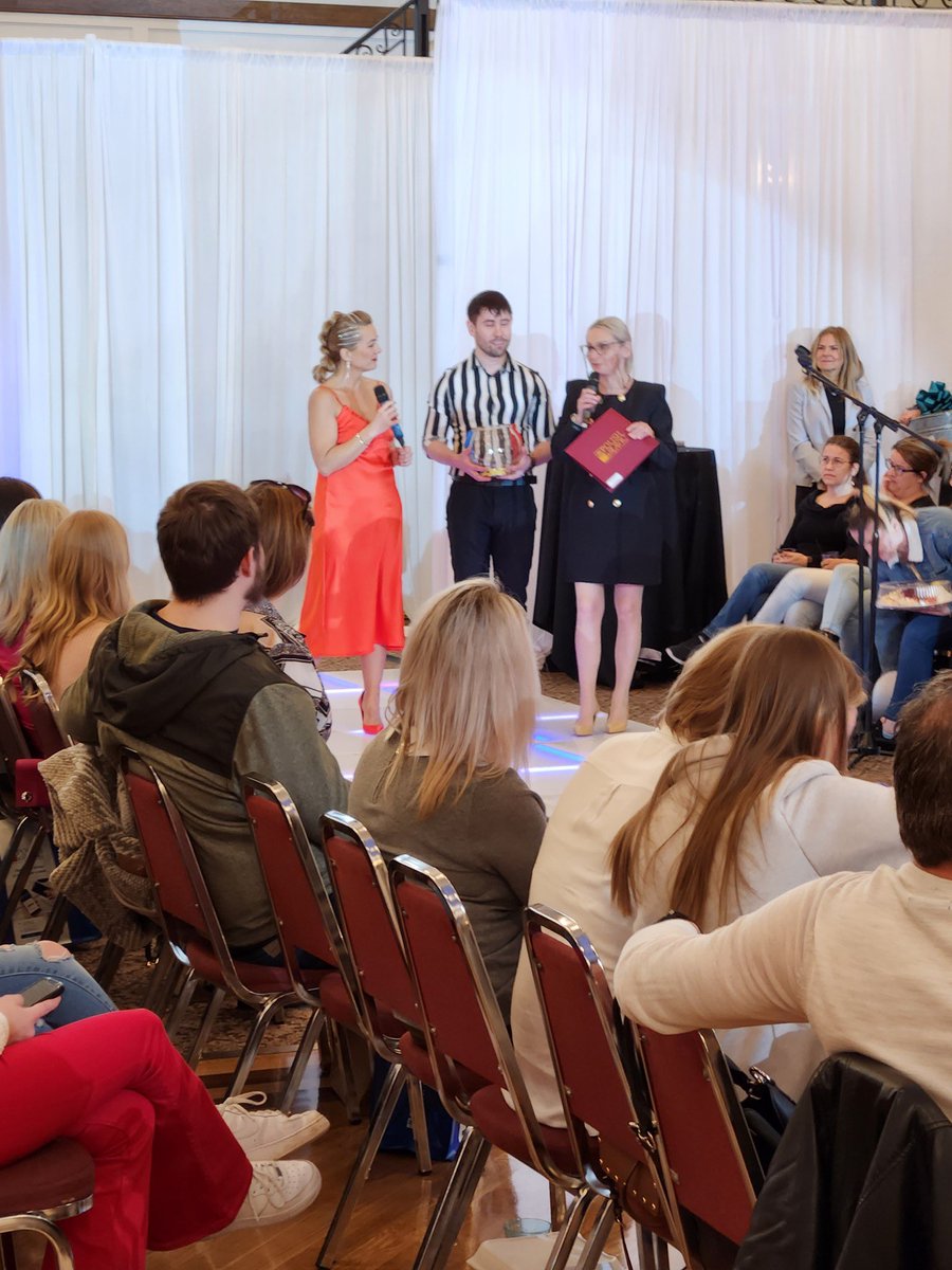 PolishSlavicFCU's tweet photo. ✨ Employees of our branch in Bridgeview,IL attended the Chicago Wedding Expo at Belvedere Chateau in Palos Hills,IL with great turn out at the #PSFCU table. ✨ https://t.co/r025F8ut65