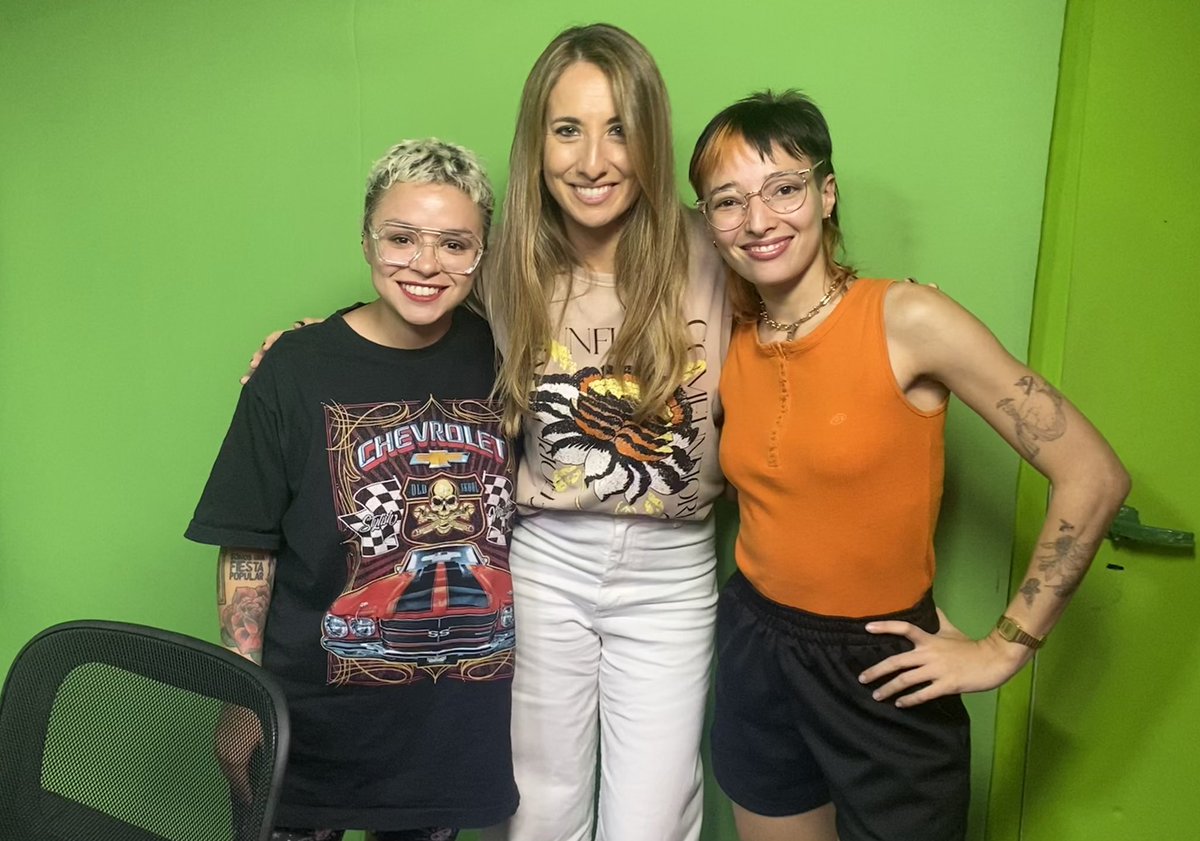 primeravisook's tweet photo. Gracias por venir @cecilianicolini 
Se largó a llover en la Ciudad de Buenos Aires, #PrimerAviso da buena suerte ✨ https://t.co/AFAmpicYTi