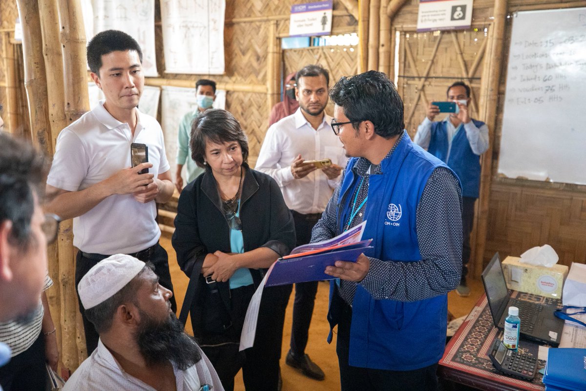 IOMBangladesh's tweet photo. In Cox's Bazar 🇧🇩, @UNmigration provides Liquefied Petroleum Gas as cooking fuel to over 96,000 #Rohingya families &amp; shelter support to over 450,000 people in need. 

Today, 🇹🇭 Ambassador H.E. Makawadee Sumitmor &amp; 🇹🇭 delegation explored IOM's activities in the #refugee camps. https://t.co/aX0J8uBbHj