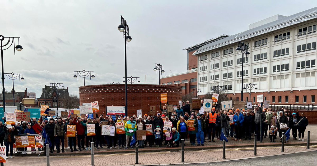 AnnaLittlejohns's tweet photo. #JuniorDoctorsStrikes #PayRestoration @BMA_JuniorDocs @PaigeLeighS @DKluczna @bryonytorble https://t.co/LJ35VLGjMa