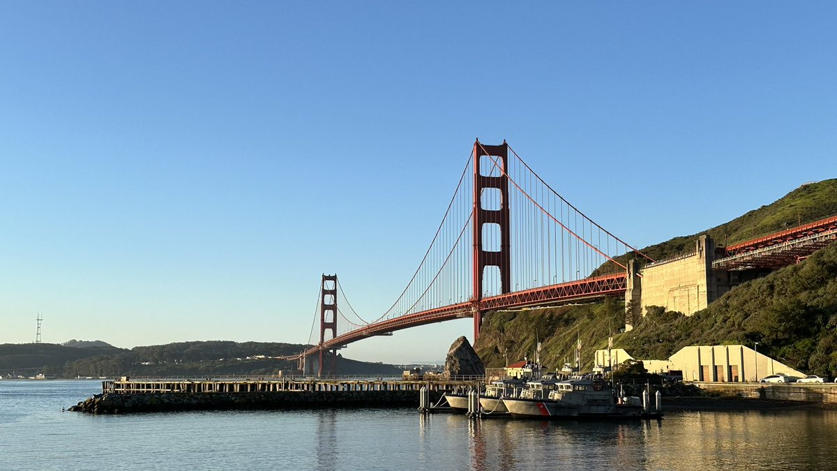 R “Ray” Wang 王瑞光 #Cupertino #AI #Energy R.NFT tweet media