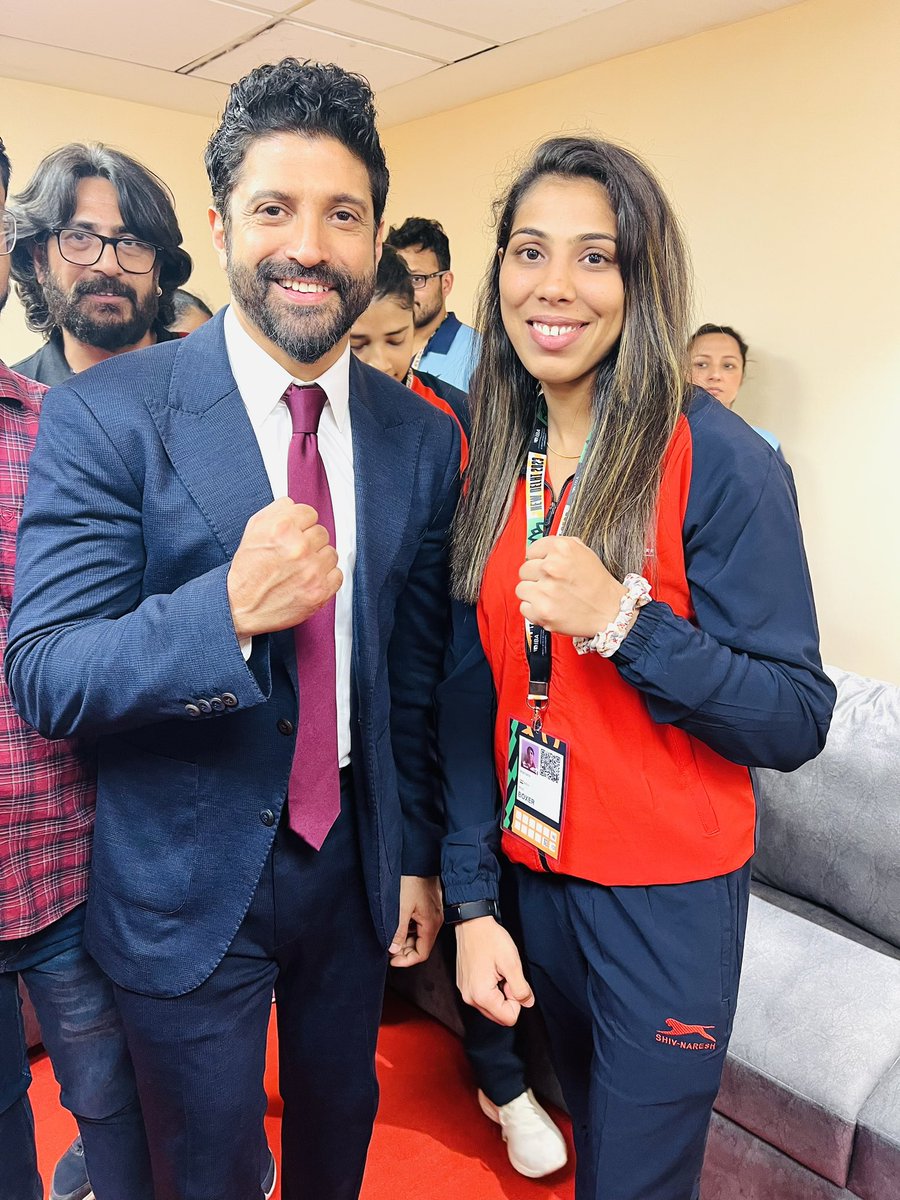BoxerMoun's tweet photo. Great meeting with @faroutakhtar 🫡 
Thanks for supporting team india 🇮🇳 

#frahanakhter #india #star #boxing 
#mounshab #sports #toofan  @FarOutAkhtar https://t.co/A2RzkH4by6