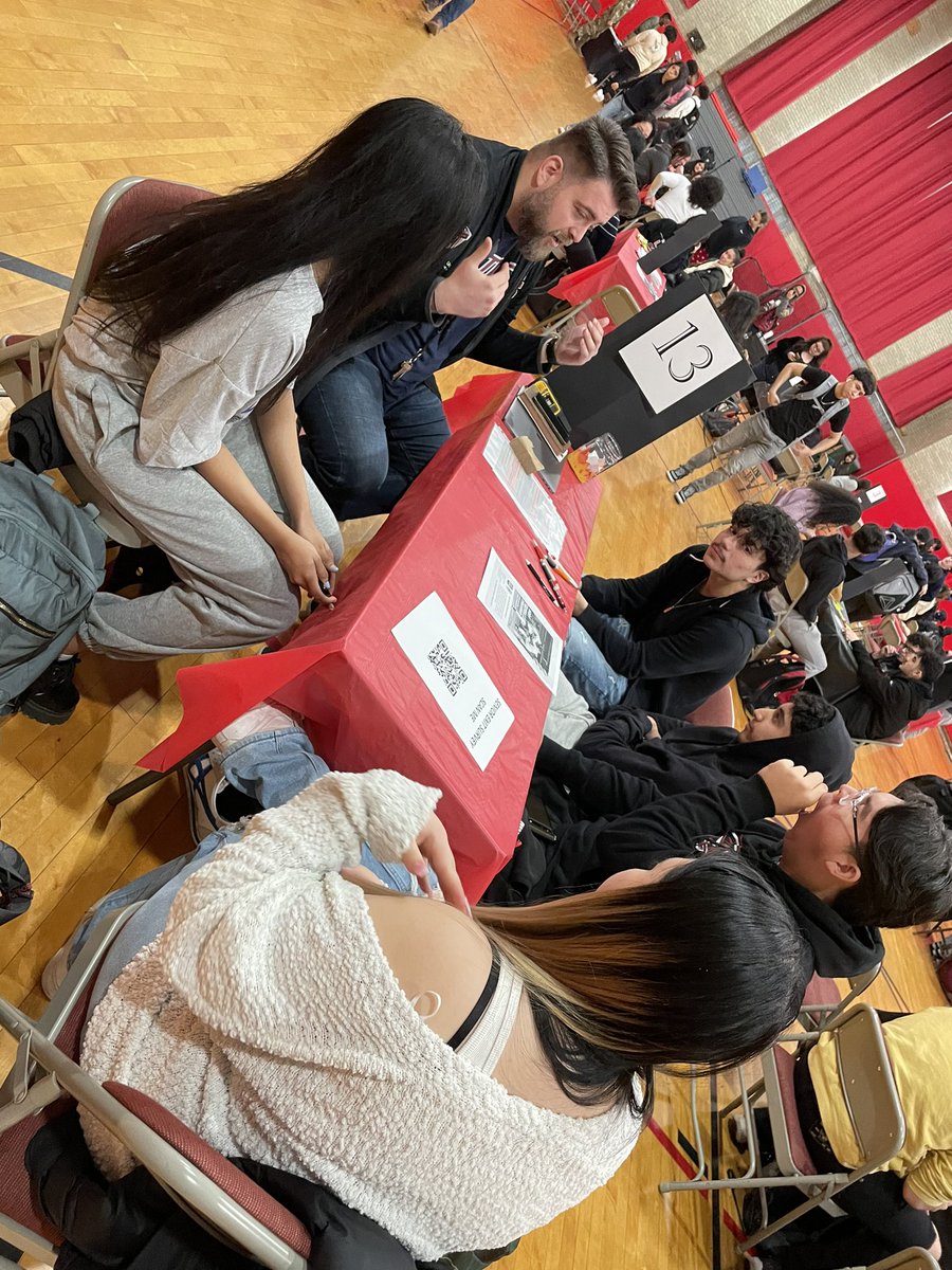 March Madness helping seniors to decide on their Postsecondary plans!  @VonCollege @VonSteubenMSC #MatchMadness @JenniferMSutton @_iurbina_