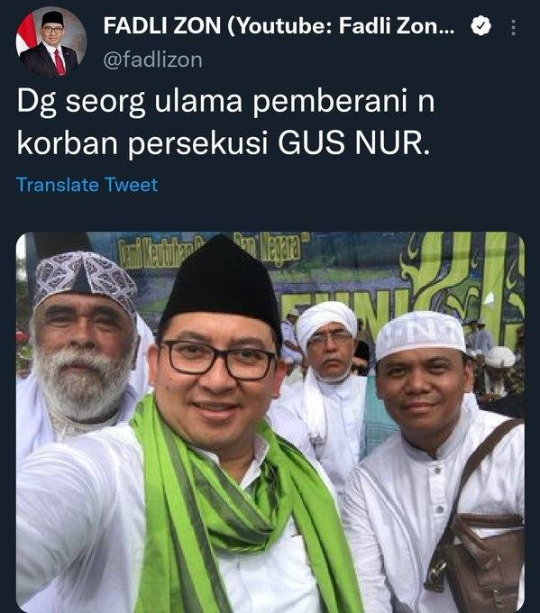 Hanya Atlit debus, anak kyai, bukan, sekolah SD jg tdk lulus
Disebut oleh ikan buntal Ulama. Dan dipanggil Gus.

Gra2 ikan Buntal Bowo bisa sujud sukur lagi, jika nyalon