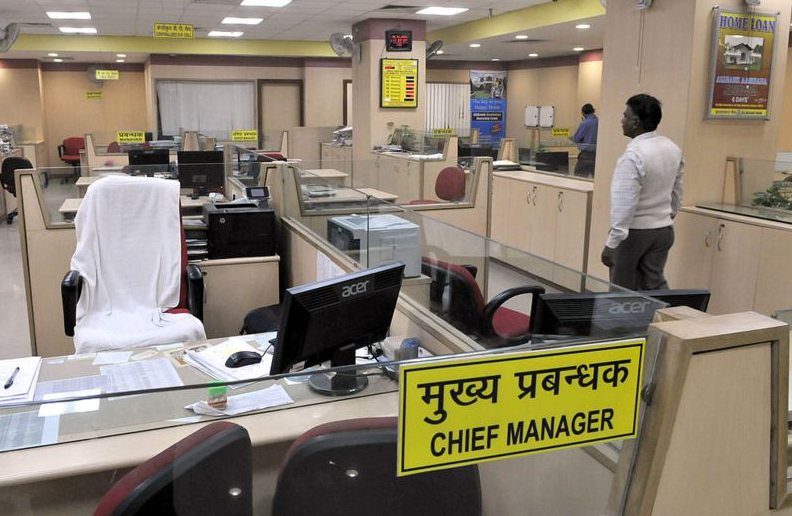 bbcnewsgujarati's tweet image. જાહેર ક્ષેત્રની બૅન્કોમાં માત્ર દસ ટકા જ ટોચના હોદ્દા પર પછાત વર્ગની વ્યક્તિ, અનામત લાગુ હોવા છતા પણ પછાત વર્ગોનું નેતૃત્વ ઓછું કેમ?
bbc.com/gujarati/artic…
#reservation #upperclass #lowerclass #higherpositions