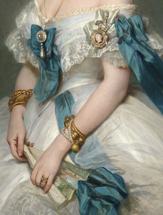 OceanAntiques's tweet photo. I N S P O • So much inspiration in one painting ✨️ Exquisite jewels, shimmering pearls, rich fabrics, and beautiful blues.

Alexandra of Denmark, Princess of Wales, painted by Franz Xaver Winterhalter. #antiquejewellery https://t.co/TkHbB5EDJF