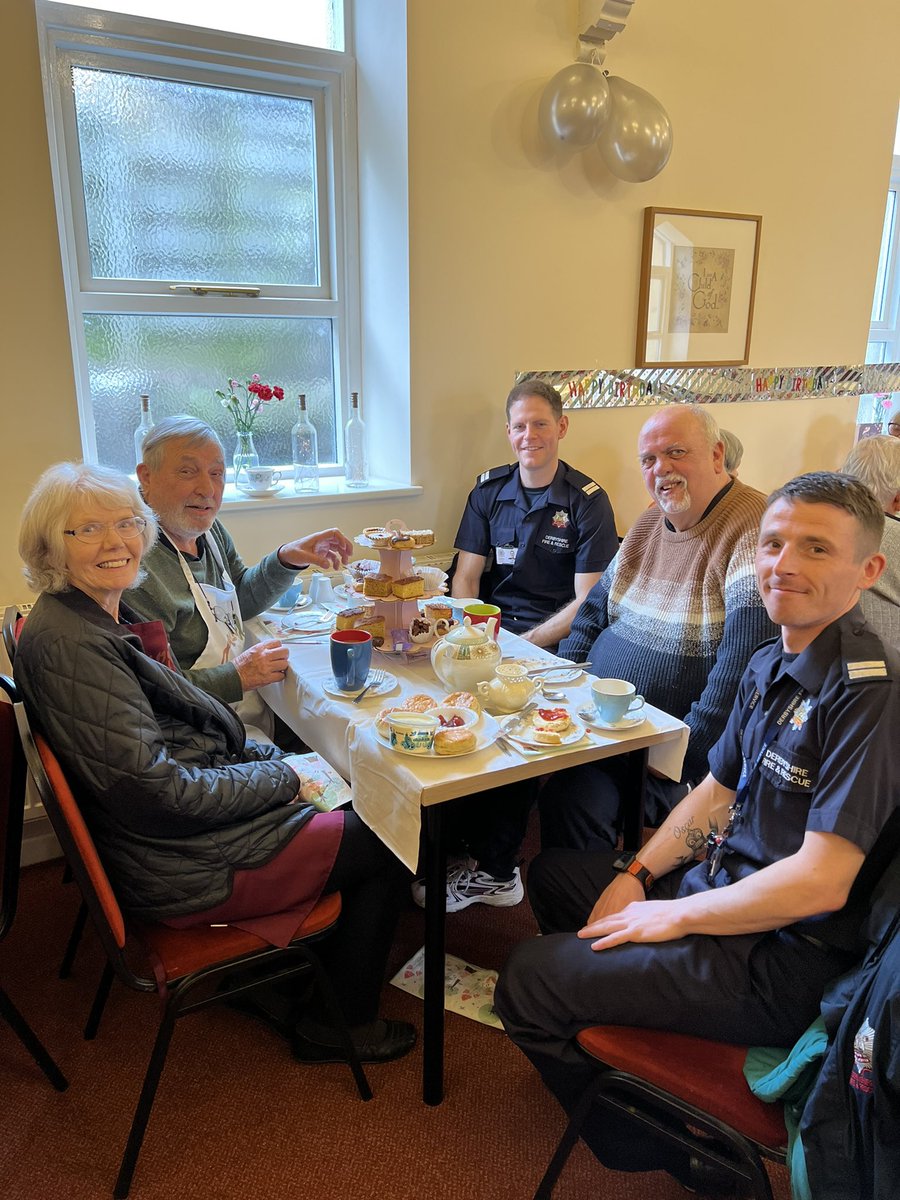 🚒 This morning Glossop Blue Watch attended an over 60s community event at Carmel Church in Hadfield, great chance for the crew to interact with the local community checking everyone has working smoke alarms &amp; giving Fire Safety advice <a href="/DerbyshireFRS/">Derbyshire Fire & Rescue Service</a> <a href="/GlossopFireStn/">GlossopFireStn</a> <a href="/mrswilson77/">Carol Wilson</a>