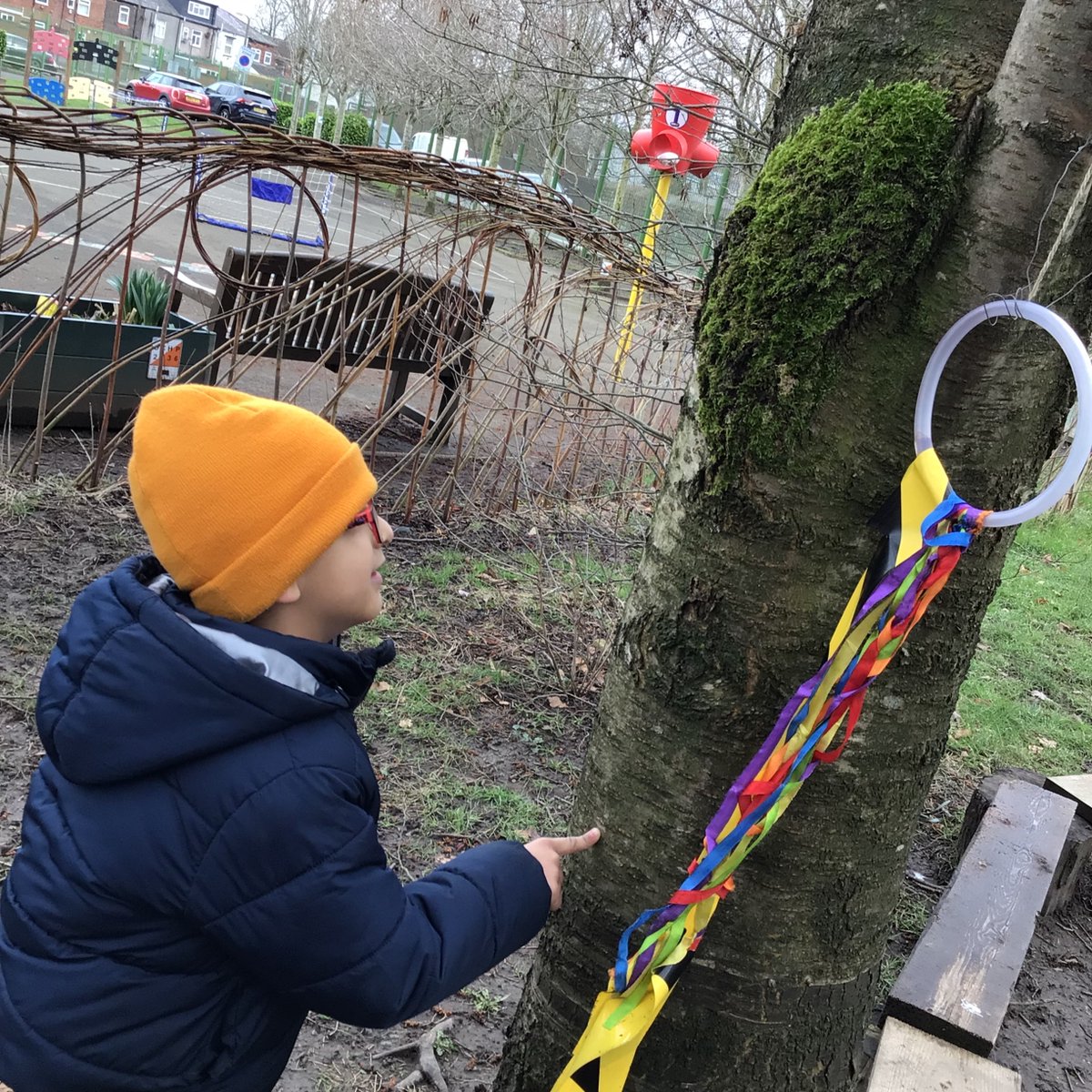 StMariesRecep's tweet photo. Hunting for minibeasts In the outdoor classroom.
#stmariesscience #stmarieseyfs #stmariesoutdoorclassroom https://t.co/6A94v4BB6C