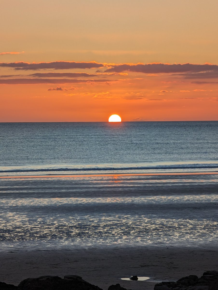 Rydyn ni wrth ein bodd gyda machlud haul ysblennydd fel yr un yma gofnodwyd yn Rest Bay! 🫶

Ble yw eich hoff le chi i fwynhau haul yr hwyr? 🌅

Rhowch wybod i ni yn y sylwadau 👇

visitbridgend.co.uk

#CroesoiBenybont #CroesoCymru #CanfodEichEpig