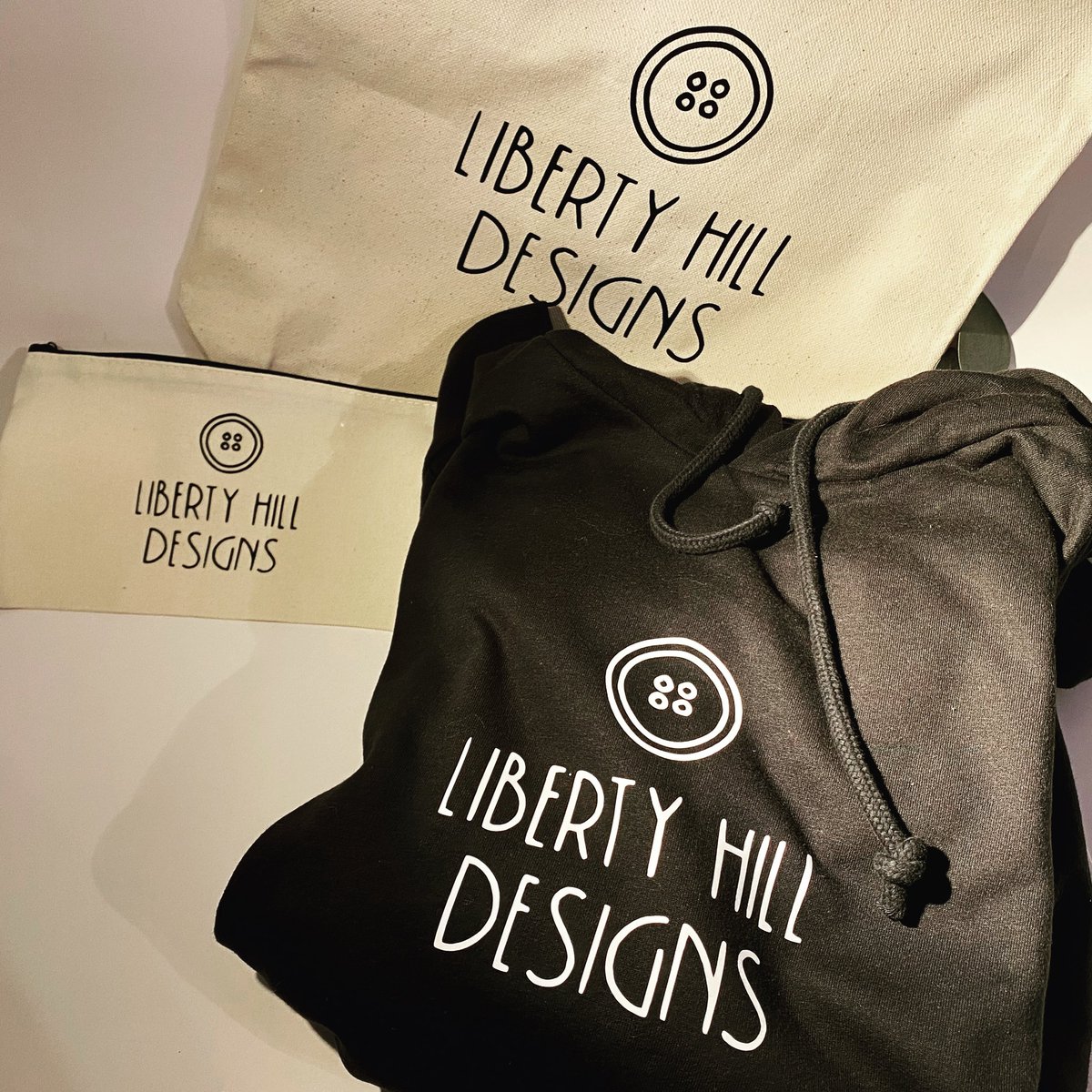 LHDesigns_NH's tweet photo. New merch! 😍
Also new custom canvas bags, hoodies, sweatshirts and cosmetic bags! Surprise your guests at your next gathering with some personalized gifts! https://t.co/8CJx4vlUmB