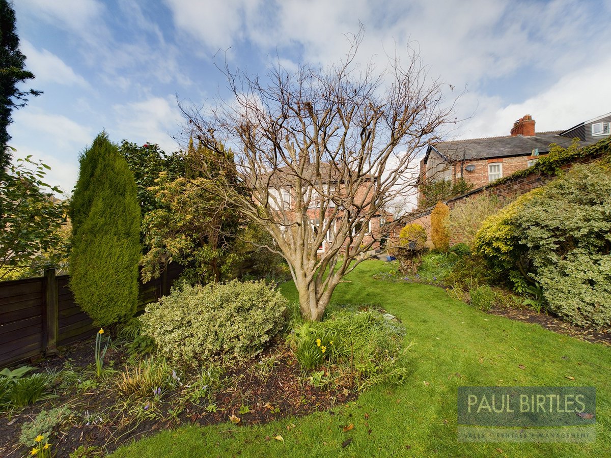 ⭐NEW FOR SALE⭐

📍 Ryebank Road, Chorlton

*A SPACIOUS THREE BEDROOM SEMI-DETACHED PROPERTY THAT BENEFITS FROM A GAS CENTRAL HEATING SYSTEM AND DOUBLE GLAZING* 

O/O £475,000

paulbirtlesestateagents.co.uk/properties-for…