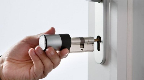 Yhlocksmith tweet picture