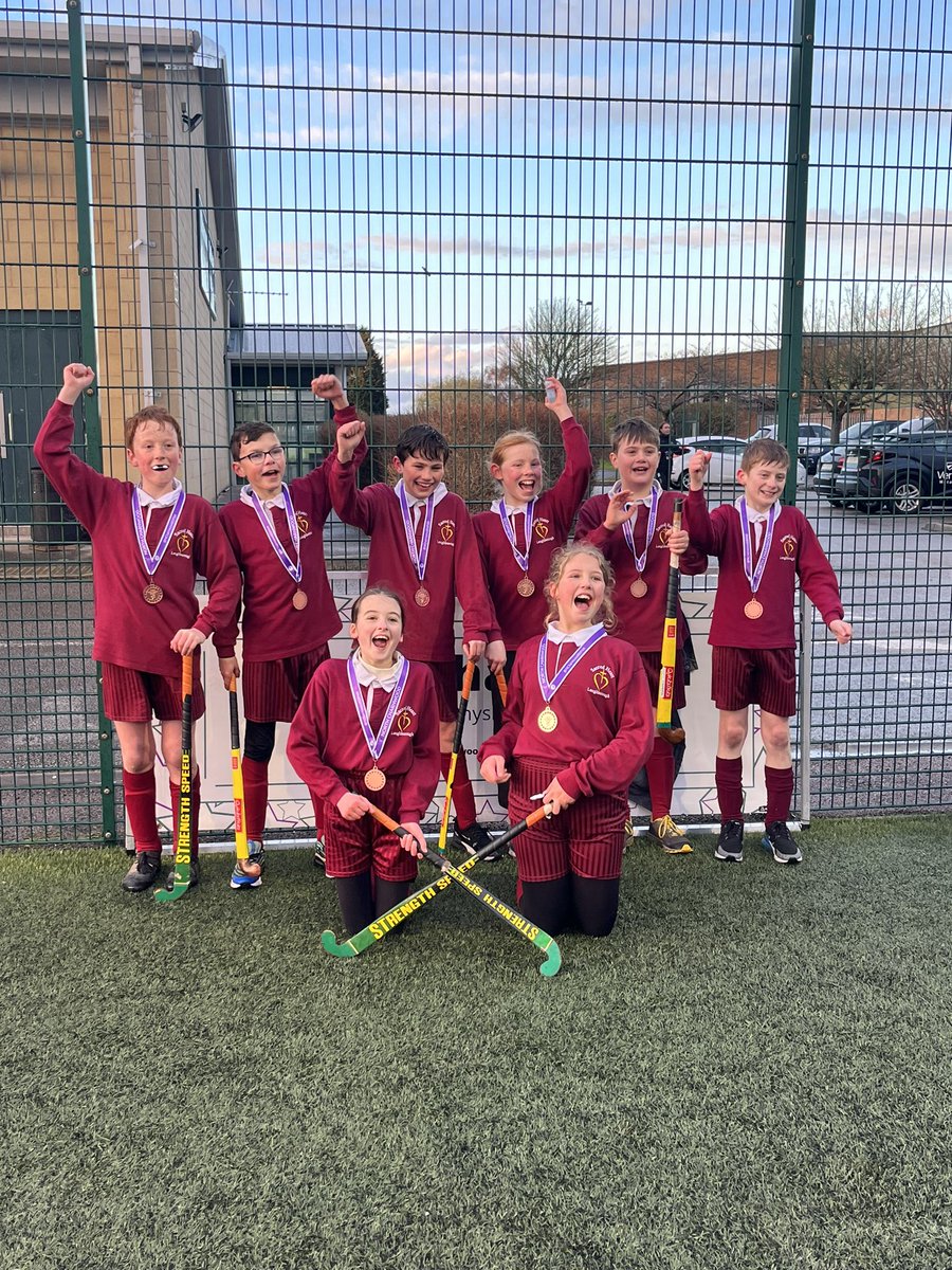 EBeachellDRET's tweet photo. Congratualtions to 18 teams who took part in yesterdays @NCharnwoodSSPAN Quicksticks Tournament🏑 Great effort from all schools. Big well done to🥇 @StPaulsweaves 🥈 Mountfields Lodge and🥉 @StPaulsweaves &amp; @SHLoughborough . Big thank you @LTHC1897 for supporting this event! https://t.co/m8J87TQW2z