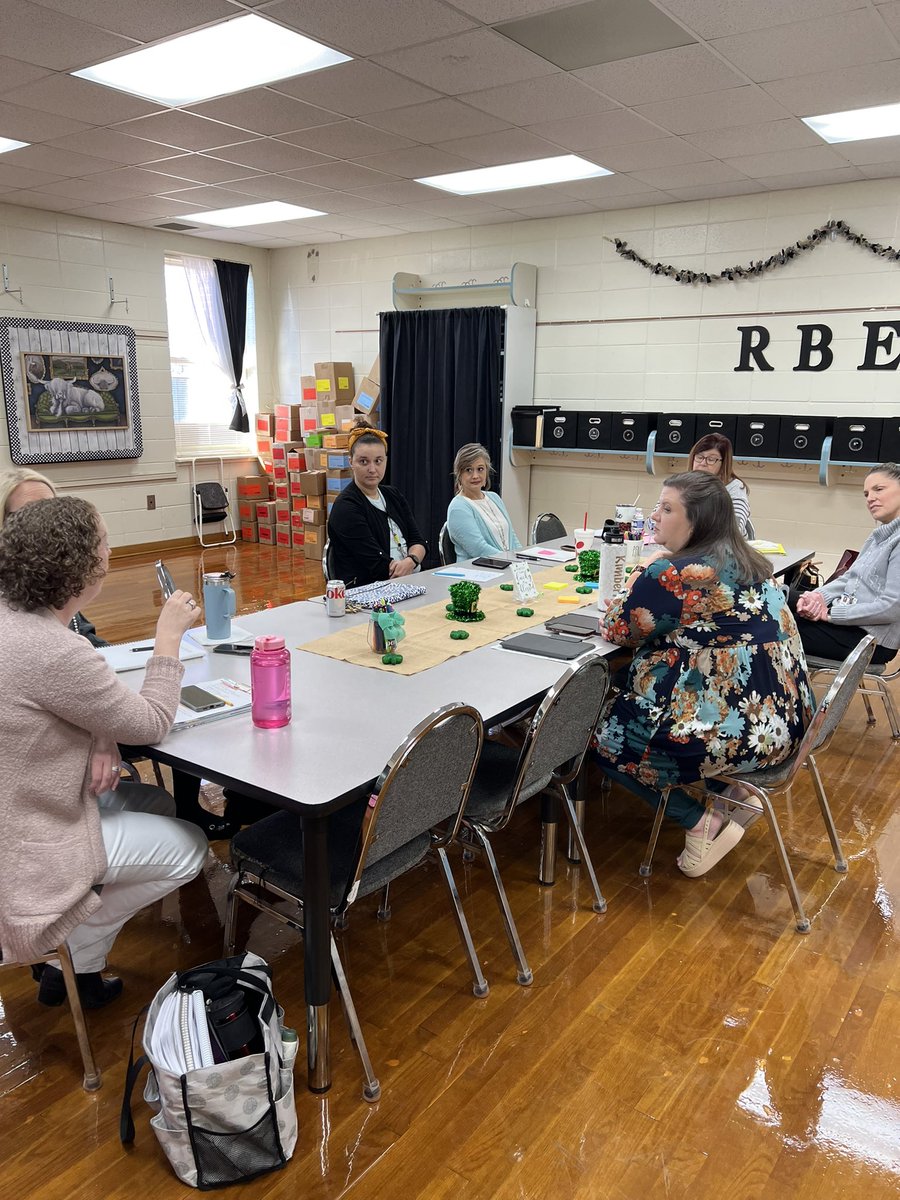 HughescChristie's tweet photo. Amplify supporting teachers with modeling grammar lessons @Rucker Blvd #ECSPD https://t.co/OT3Ckg02UT