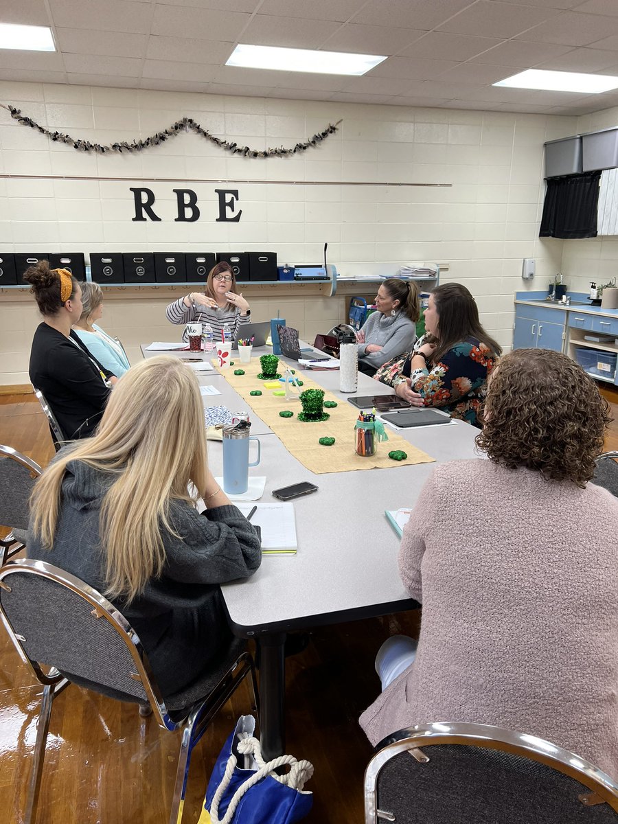 HughescChristie's tweet photo. Amplify supporting teachers with modeling grammar lessons @Rucker Blvd #ECSPD https://t.co/OT3Ckg02UT