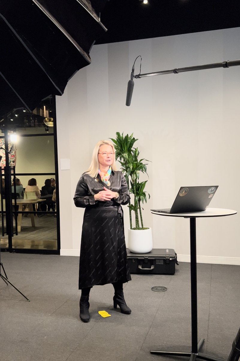 globalcompact's tweet photo. Day 3⃣ of our Annual Local Network Forum is off to a great start! Today, we're interviewing Executive Directors and Country Managers from our #LocalNetworks around the world 🌎 to get key insights on issues impacting businesses in the region.

#UnitingBusiness #ALNF https://t.co/jW2eIwLwnf